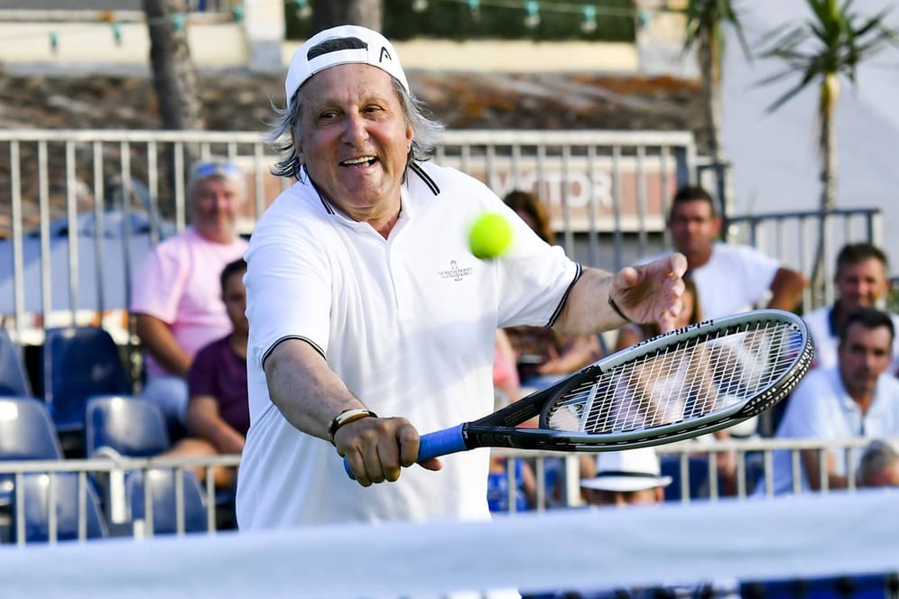 Ilie Nastase bei einem Promi-Turnier in Saint Tropez 2017: Die Haftstrafe der Tennis-Ikone ist zur Bewährung ausgesetzt.