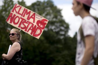 Protest gegen die Klimapolitik der Bundesregierung in Berlin: Paris hat nun den Klimanotstand ausgerufen.
