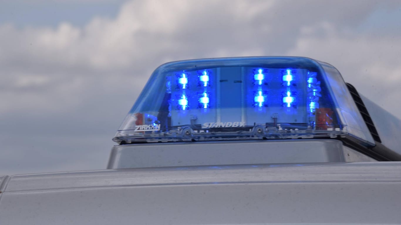 Blaulicht an einem Polizeiwagen