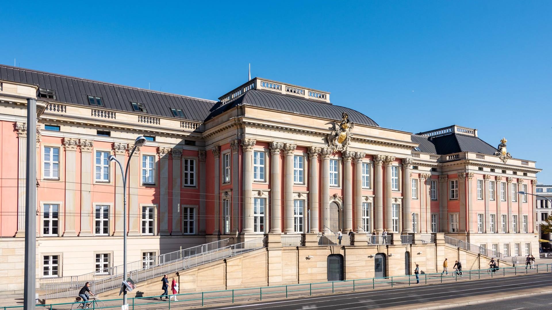 Der Brandenburger Landtag tagt im neu errichteten Stadtschloss in Potsdam. Der Brandenburger Landtag tagt im neu errichteten Stadtschloss in Potsdam.
