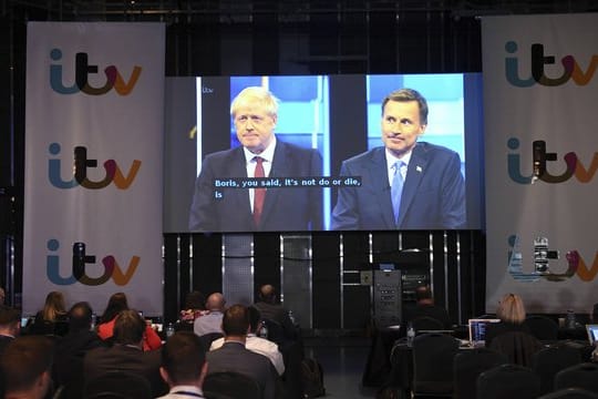 Johnson wiederholte beim TV-Duell sein Versprechen, Großbritannien in jedem Fall bis zum 31.