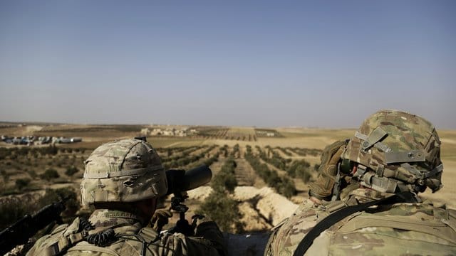 Die US-Regierung hat europäische Verbündete gebeten, Bodentruppen nach Syrien zu schicken. Die US-Regierung hat europäische Verbündete gebeten, Bodentruppen nach Syrien zu schicken.