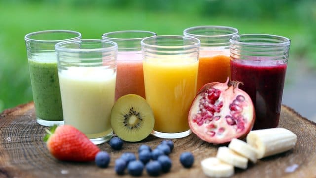 Sechs verschiedene Smoothies: Ein Smoothie ist eher eine Mahlzeit als ein Getränk. Allerdings fehlt der Sättigungseffekt.