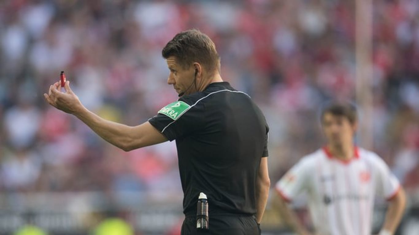 Schiedsrichter Patrick Ittrich beklagt Mobbing durch die Bundesliga-Profis.