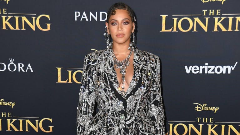 Beyoncé: Zur "König der Löwen"-Premiere erschien sie in einem königlichen Outfit.