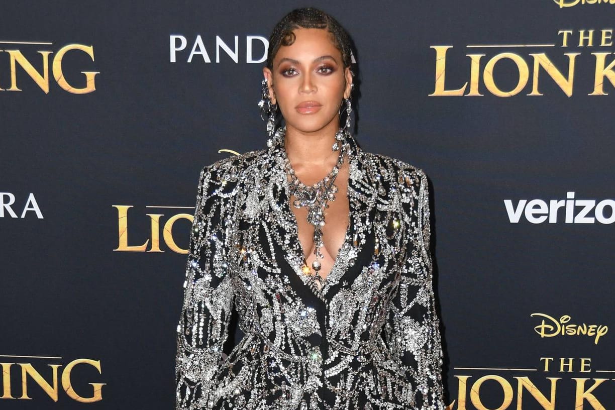 Beyoncé: Zur "König der Löwen"-Premiere erschien sie in einem königlichen Outfit.