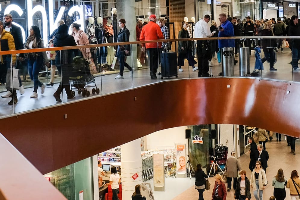 Einkaufszentrum in Berlin: Die Kommission "Gleichwertige Lebensverhältnisse" hat ihren Bericht vorgestellt.