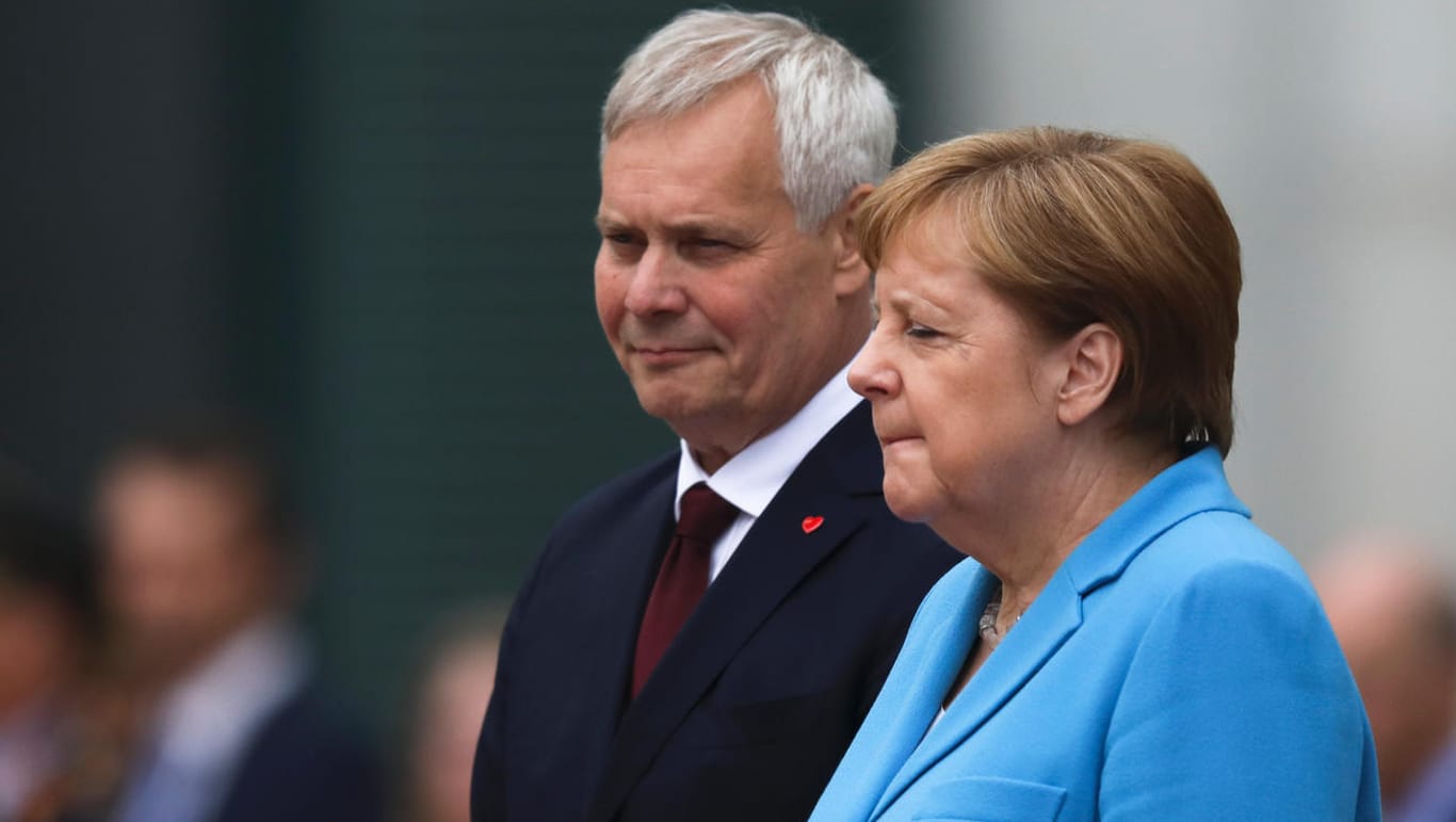 Angela Merkel und Premierminister Antti Rinne: Die Kanzlerin erlitt beim Staatsbesuch des finnischen Regierungschefs erneut einen Zitteranfall.