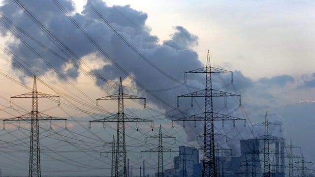 Laut eines Berichts der Vereinten Nationen hat der Kohlenstoffdioxid-Gehalt in der Atmosphäre 2018 weiter zugenommen. Laut eines Berichts der Vereinten Nationen hat der Kohlenstoffdioxid-Gehalt in der Atmosphäre 2018 weiter zugenommen.