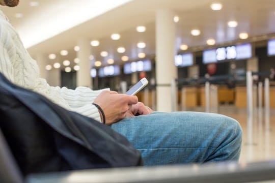 Wer seine Daten bei der Reise in bestimmte Länder als gefährdet einstuft, kann möglichen Ausspähversuchen von Smartphone und Co bei der Grenzkontrolle einiges entgegensetzen.