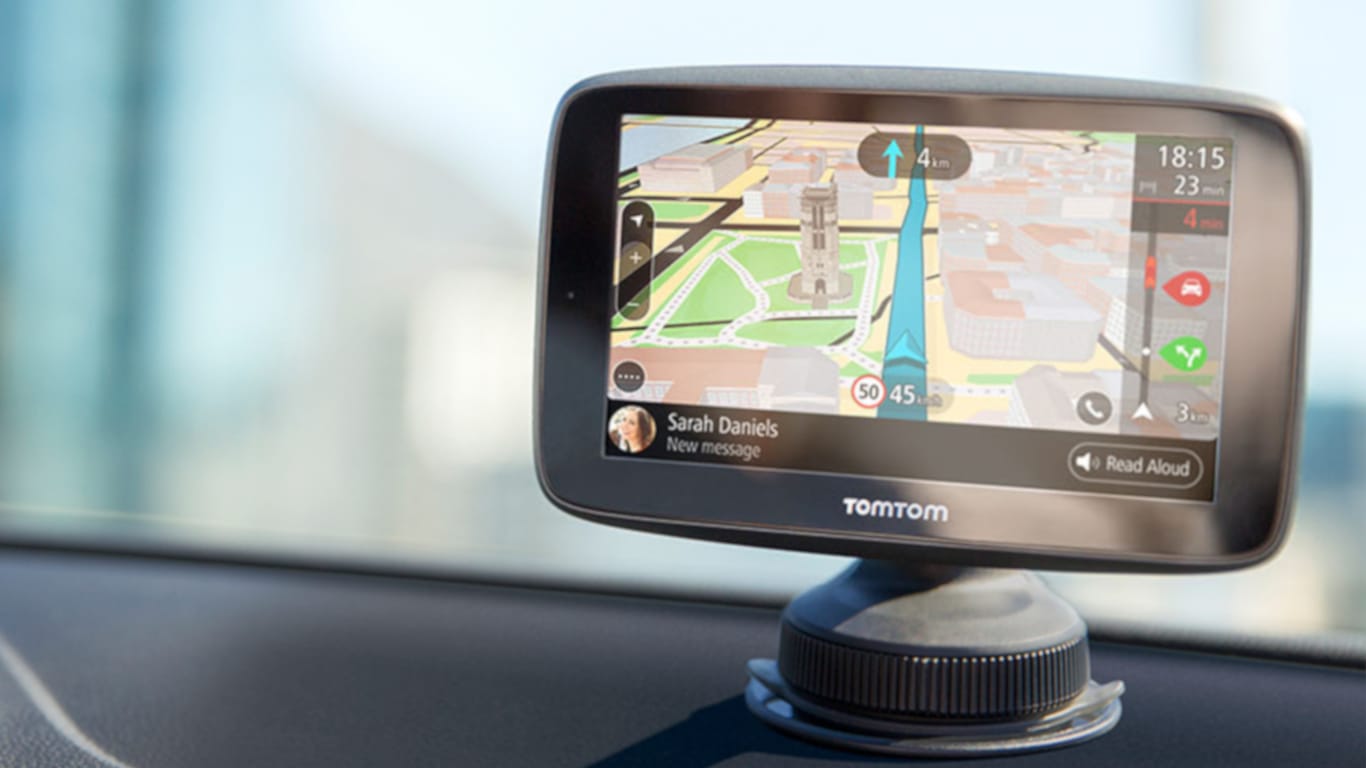 Ein Navigationsgerät im Auto: Bei Amazon gibt es heute ein Modell von TomTom im Angebot.