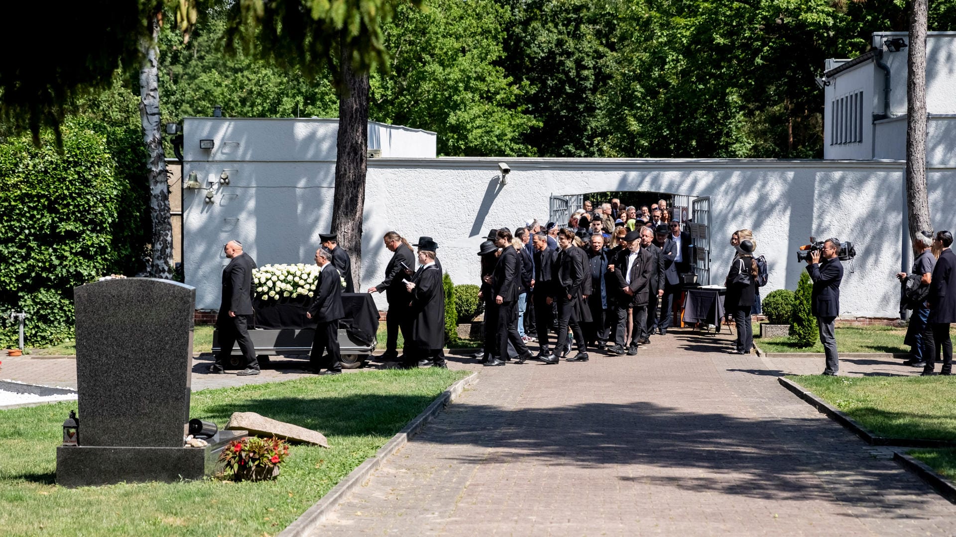 Artur Brauner wurde auf einem Berliner Friedhof beigesetzt.