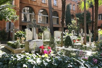 Der malerische Campo Santo Teutonico, auch deutscher Pilgerfriedhof genannt: Gibt ein Grab das Rätsel um einen Vermisstenfall frei?