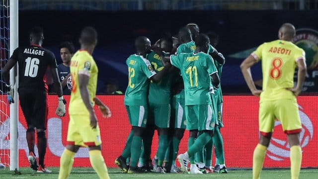Die Spieler von Senegal (M) feiern den Treffer zum 1:0 durch Idrissa Gueye. Die Spieler von Senegal (M) feiern den Treffer zum 1:0 durch Idrissa Gueye.