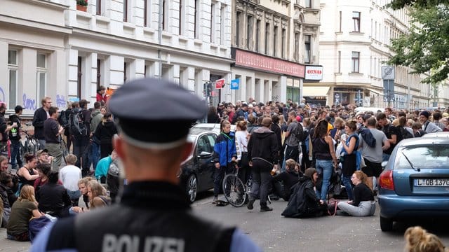 Bei der Demonstration sind Elf Polizisten verletzt und drei enschen vorläufig festgenommen worden.