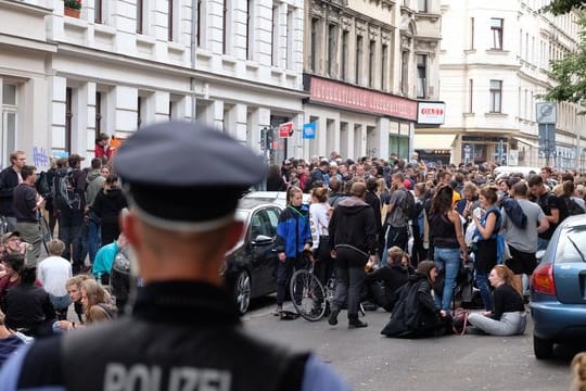 Bei der Demonstration sind Elf Polizisten verletzt und drei enschen vorläufig festgenommen worden.