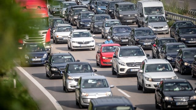 Staugefährdet sind fast alle Nord-Süd- sowie Ost-West-Verbindungen. Staugefährdet sind fast alle Nord-Süd- sowie Ost-West-Verbindungen.