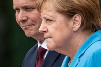 Angela Merkel: Die Bundeskanzlerin erlitt erneut einen Zitteranfall.
