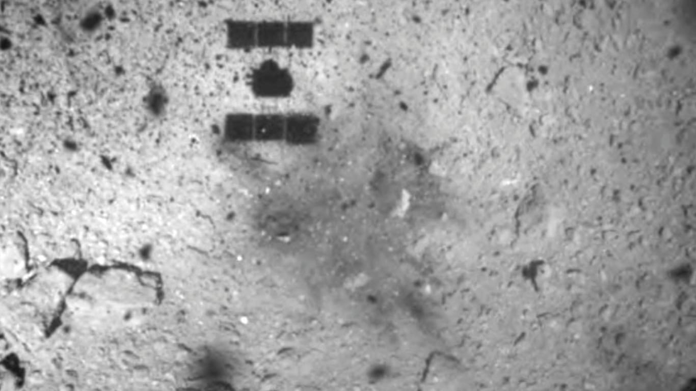 Die japanische Raumsonde "Hayabusa2" ist erneut auf einer Mission auf einem Asteroiden: Die Aufnahme stammt von ihrem ersten Einsatz an dem "Ryugu".