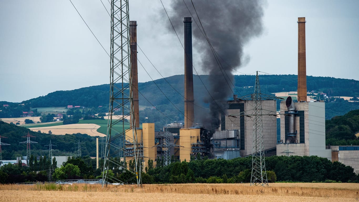 Feuer an ehemaligem Kraftwerk in Porta Westfalica