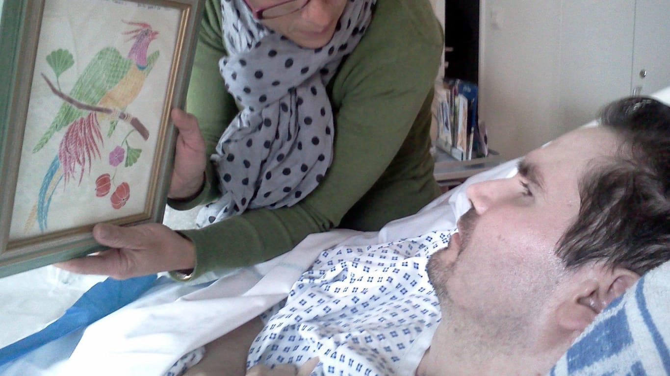 Vincent Lambert mit seiner Mutter: Der französische Wachkoma-Patient ist gestorben. Die künstliche Ernährung wurde zuvor eingestellt.