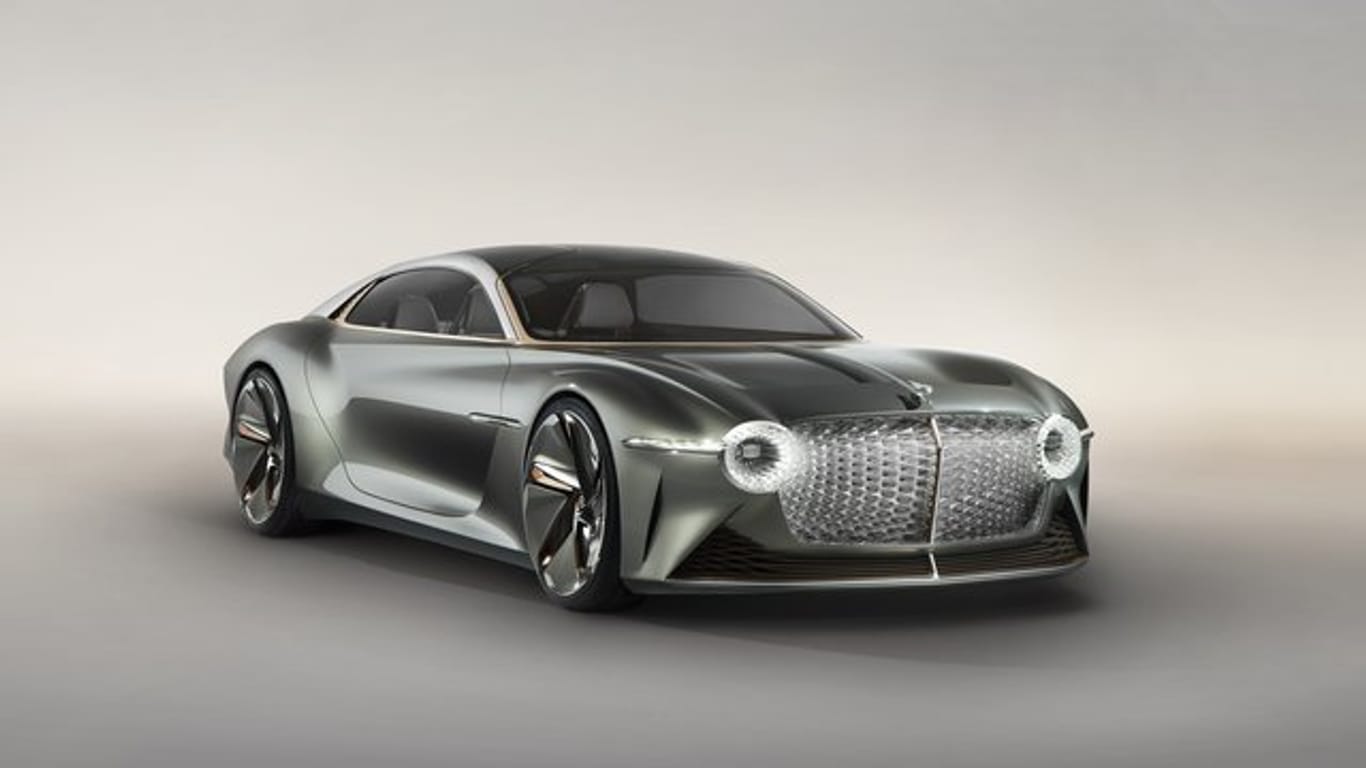 Luxuriöse Elektrosause von übermorgen: Mehr als 300 km/h schnell soll der EXP 100GT laut Bentley fahren können.