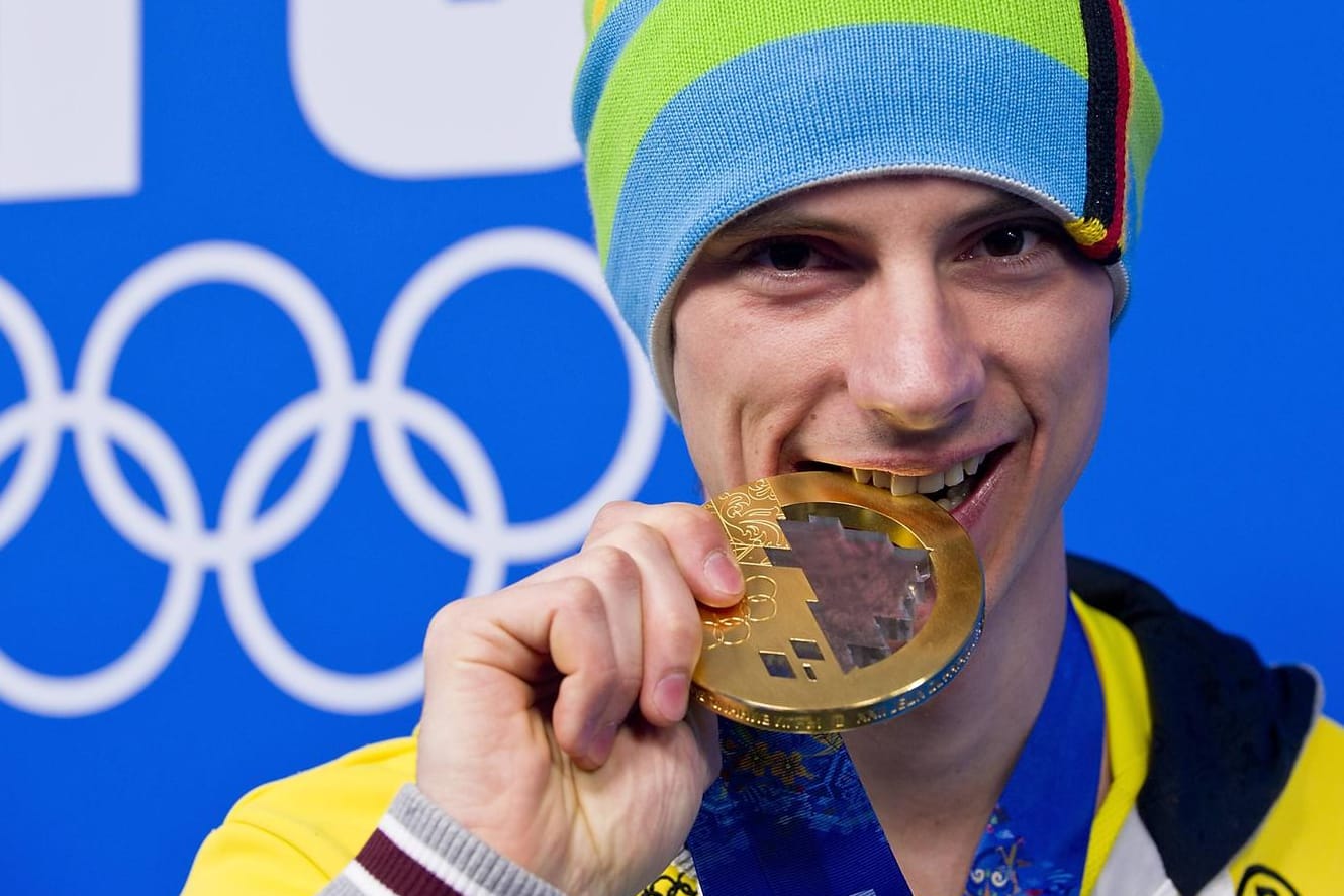 Größter Erfolg: Andreas Wank mit der Gold-Medaille im Mannschaftsspringen in Sotschi.