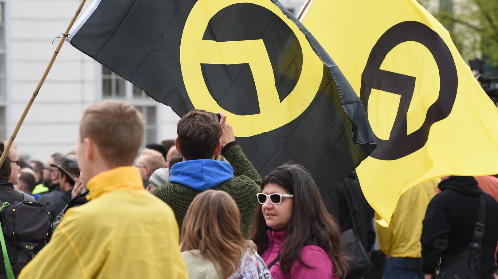 Demonstranten der Identitären Bewegung: Der Verfassungsschutz bewertet die Vereinigung als rechtsextrem.