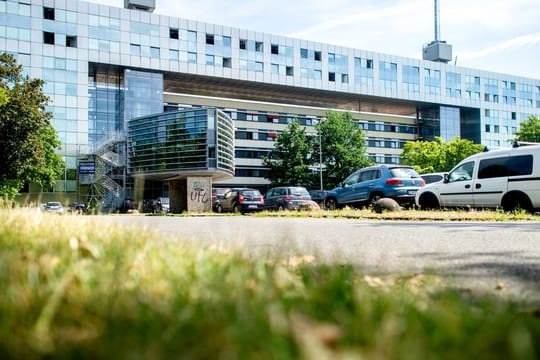 Das niedersächsische Landeskriminalamt in Hannover: Bei einem Einbruch in das Auto eines LKA-Beamten wurden Akten mit Daten von V-Leuten gestohlen.