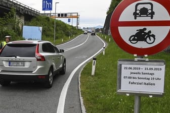 Tirol hatte zuletzt Fahrverbote auf Ausweichstrecken im Großraum Innsbruck durchgesetzt, um so die Dörfer in Autobahnnähe zu entlasten.