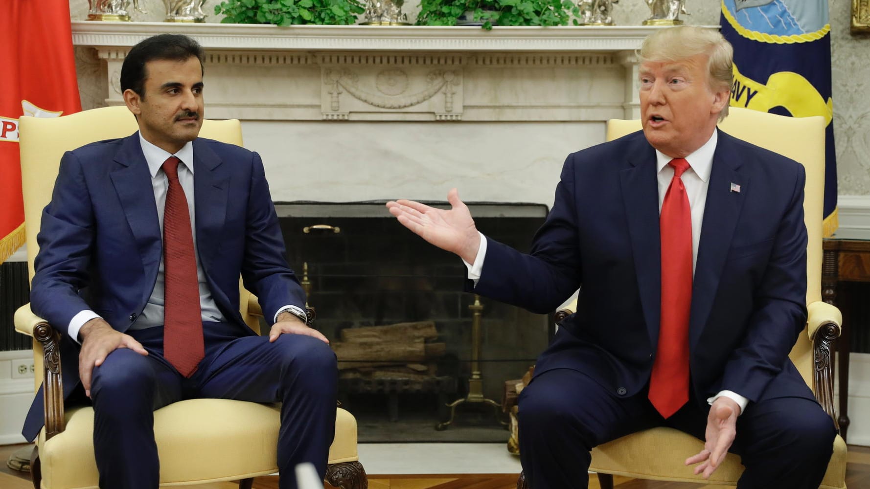 Tamim bin Hamad Al Thani und Donald Trump: Katar und die USA vereinbaren Milliarden-Geschäft. Tamim bin Hamad Al Thani und Donald Trump: Katar und die USA vereinbaren Milliarden-Geschäft.