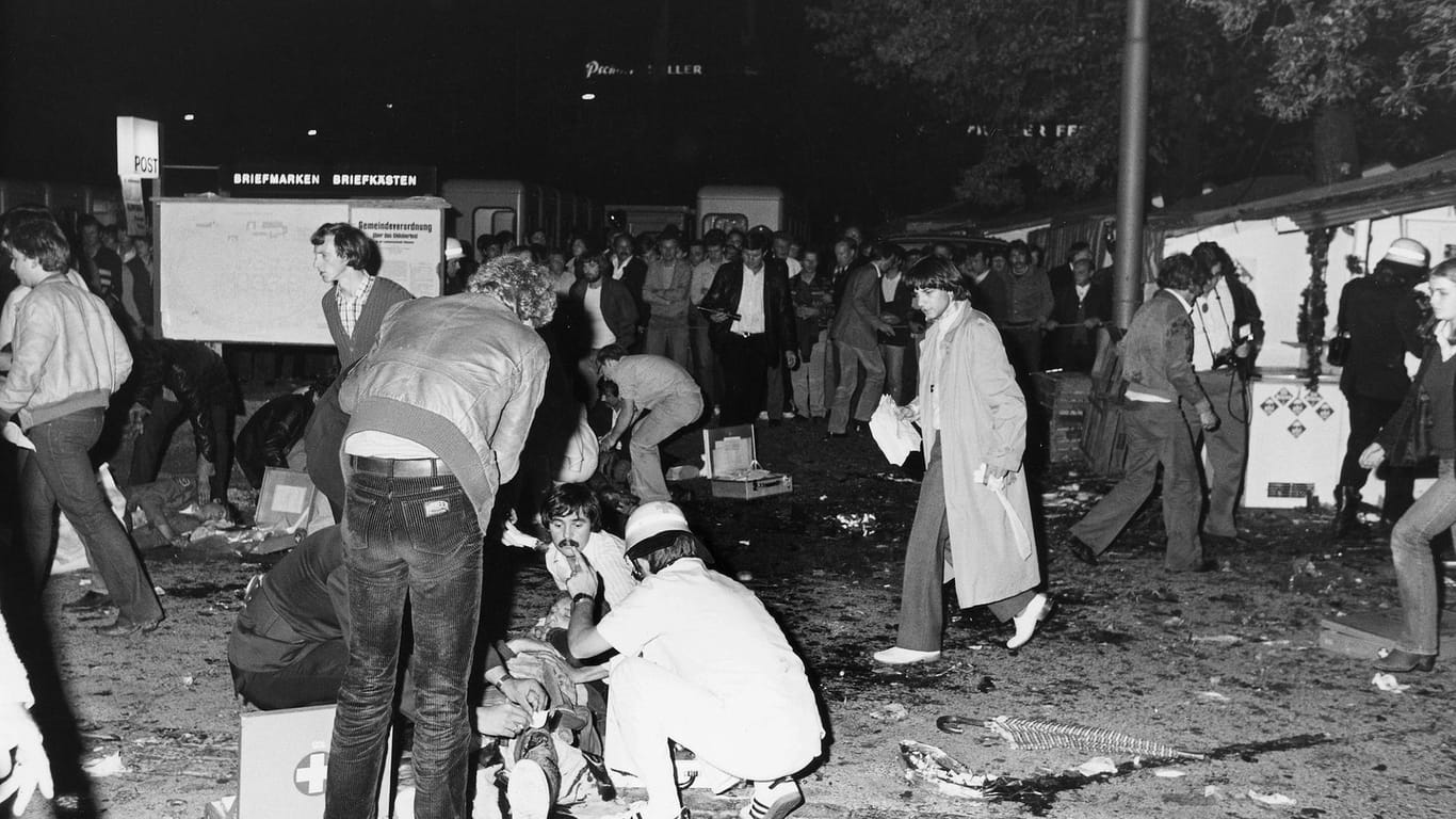 Attentat auf das Oktoberfest; 13 Menschen starben, 141 wurden schwer verletzt. Der Täter war ein Neonazi.