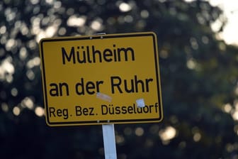 Das Ortsschild von Mülheim an der Ruhr.