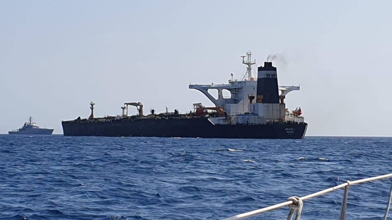 Der Supertanker "Grace 1" liegt seit einer Woche vor Gibraltar fest.