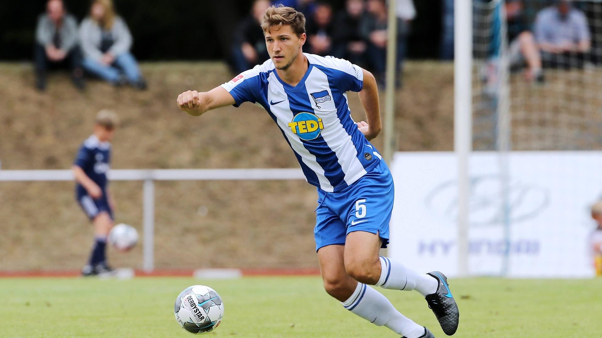 Niklas Stark beim Testspiel gegen Eintracht Braunschweig in der Saisonvorbereitung von Hertha BSC.