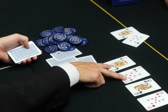 Kein Bluff: Zum ersten Mal hat eine Computer-Software in Poker-Partien mit mehr als zwei Spielern öfter gewonnen als ihre menschlichen Gegner.