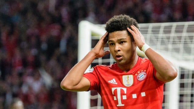 Serge Gnabry fungiert beim FC Bayern München künftig als offizieller "eFootball PES Botschafter". Serge Gnabry fungiert beim FC Bayern München künftig als offizieller "eFootball PES Botschafter".