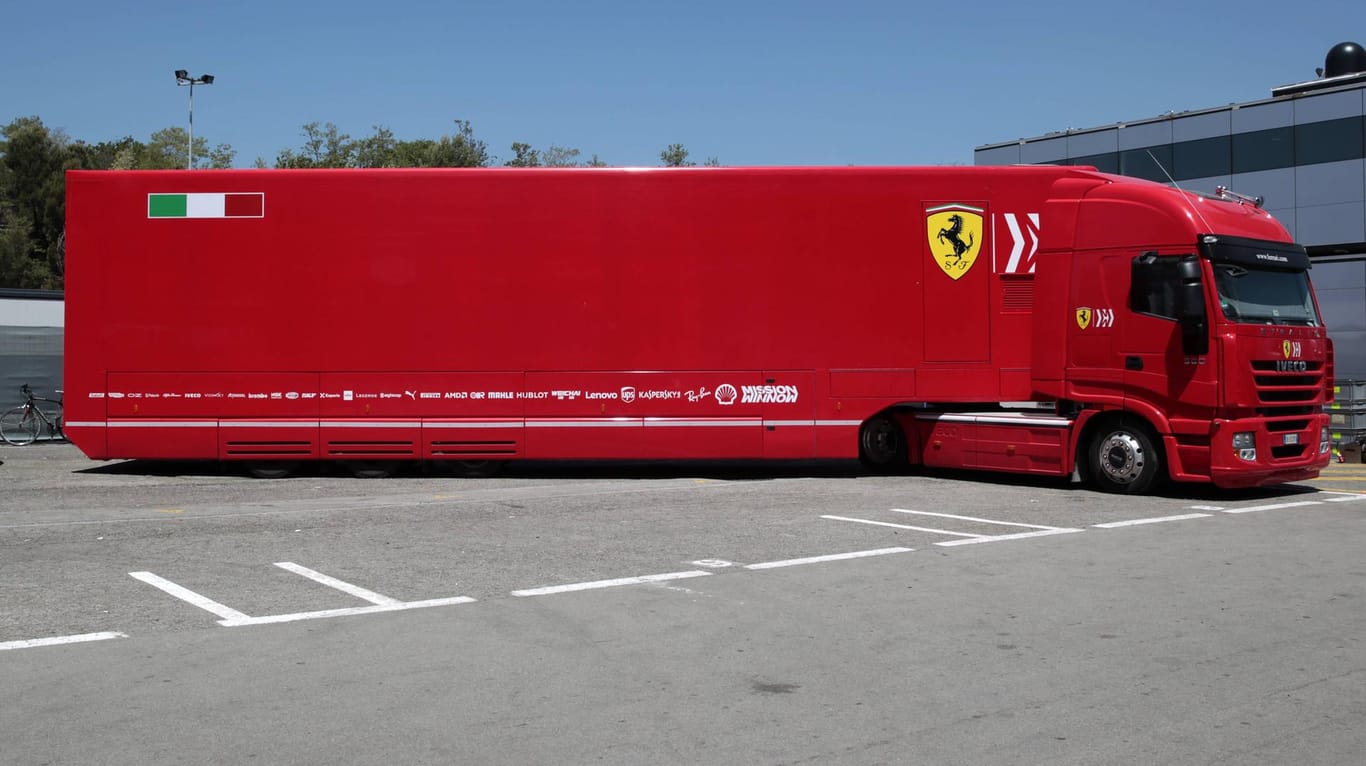 Auf einem Ferrari-Truck wie diesem sollen sich zwei Flüchtlinge versteckt haben.