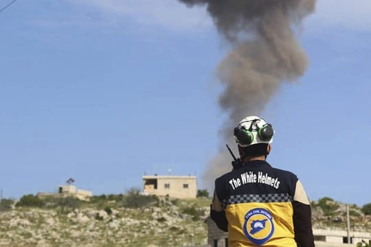 Ein Mitglied der syrischen Weißhelme.