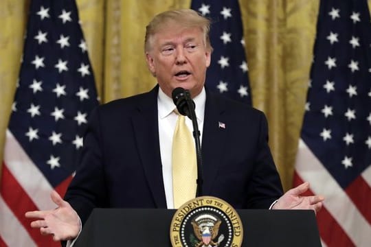Donald Trump, Präsident der USA, spricht während des "Presidential Social Media Summit" im East Room des Weißen Hauses.