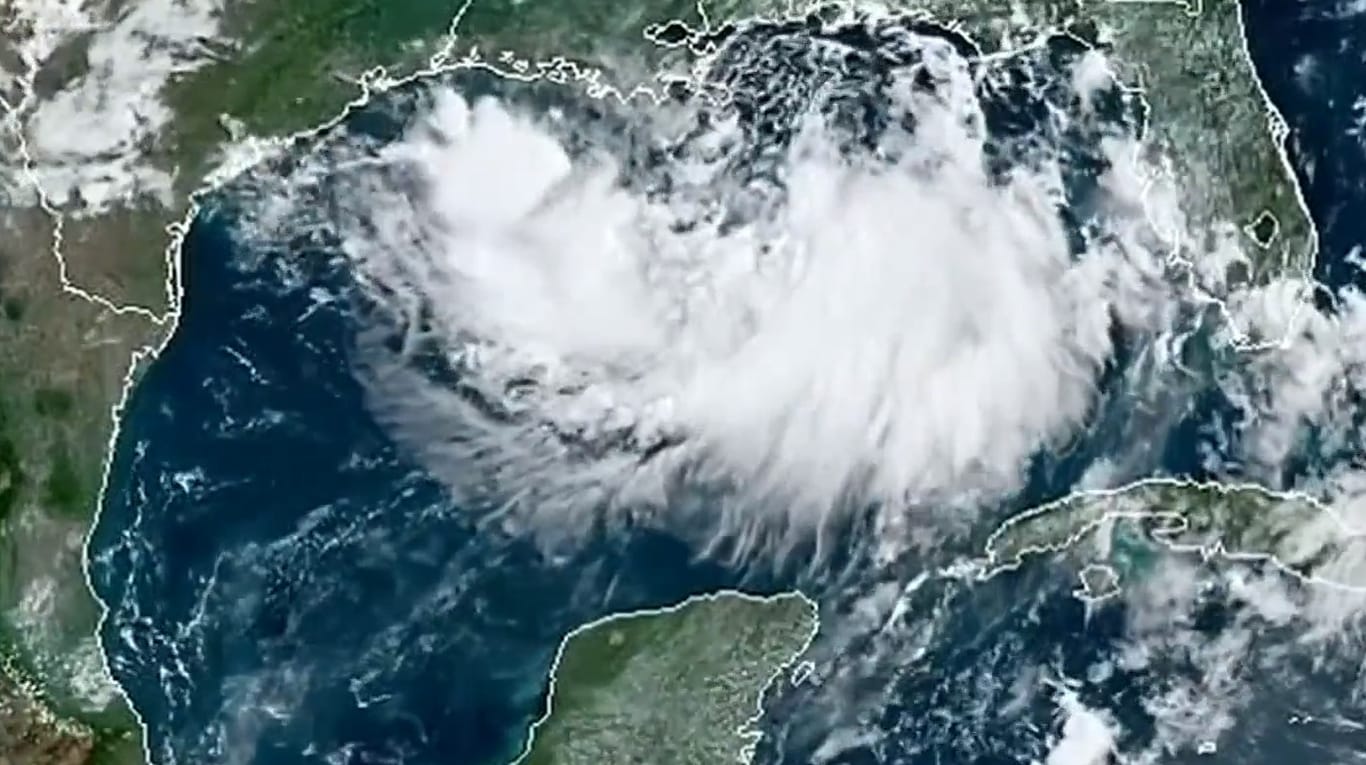 Satellitenaufnahme: Auf die Küste von Louisiana bewegt sich ein riesiges Unwetter zu. Die Angst vor einem Ausmaß wie bei "Katrina" ist groß.