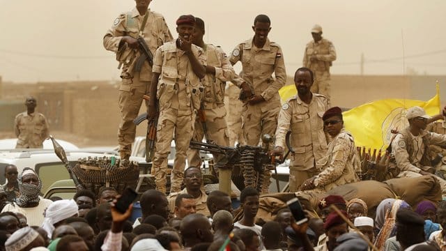 Im April wurde Langzeit-Präsident Omar al-Baschir vom Militär gestürzt. Im April wurde Langzeit-Präsident Omar al-Baschir vom Militär gestürzt.