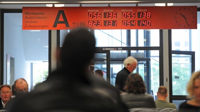 Deutschlanda Bürger sollen die wichtigsten Behördengänge künftig im Internet erledigen können. Deutschlanda Bürger sollen die wichtigsten Behördengänge künftig im Internet erledigen können.
