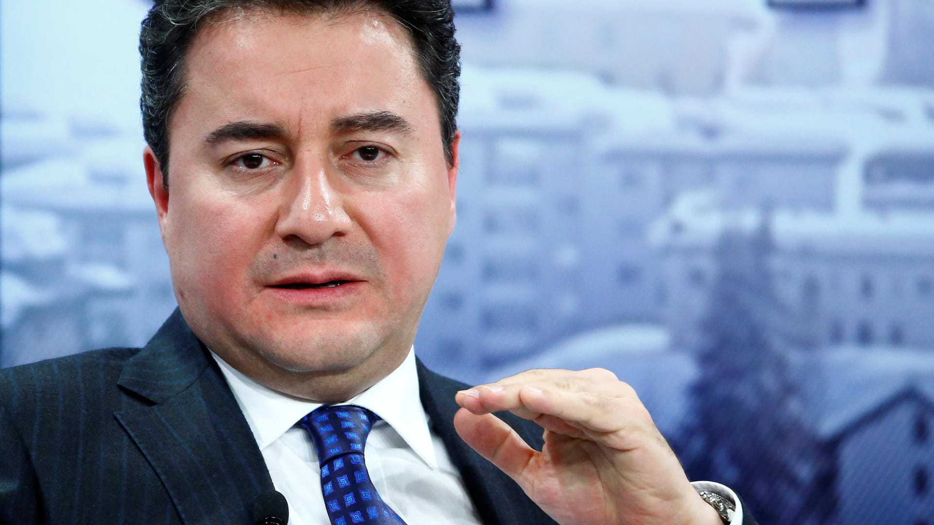 Ali Babacan: Der Mitbegründer der Regierungspartei AKP ist auf Grund von Differenzen mit Präsident Erdogan aus der Partei ausgetreten.