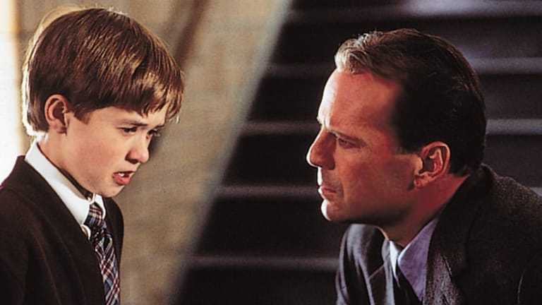 Szene aus "The Sixth Sense: Haley Joel Osment und Bruce Willis standen für den erfolgreichen Psycho-Thriller gemeinsam vor der Kamera.