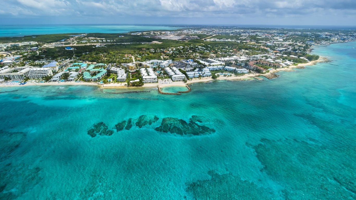 Cayman-Inseln in der Karibik: Hier zahlen ausländische Investoren keine Steuern.