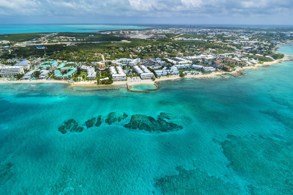 Cayman-Inseln in der Karibik: Hier zahlen ausländische Investoren keine Steuern.
