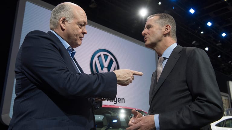 Jim Hackett, Vorstandsvorsitzender von Ford und Herbert Diess, Vorstandsvorsitzender von VW: Die beiden Autokonzerne rücken näher zusammen.