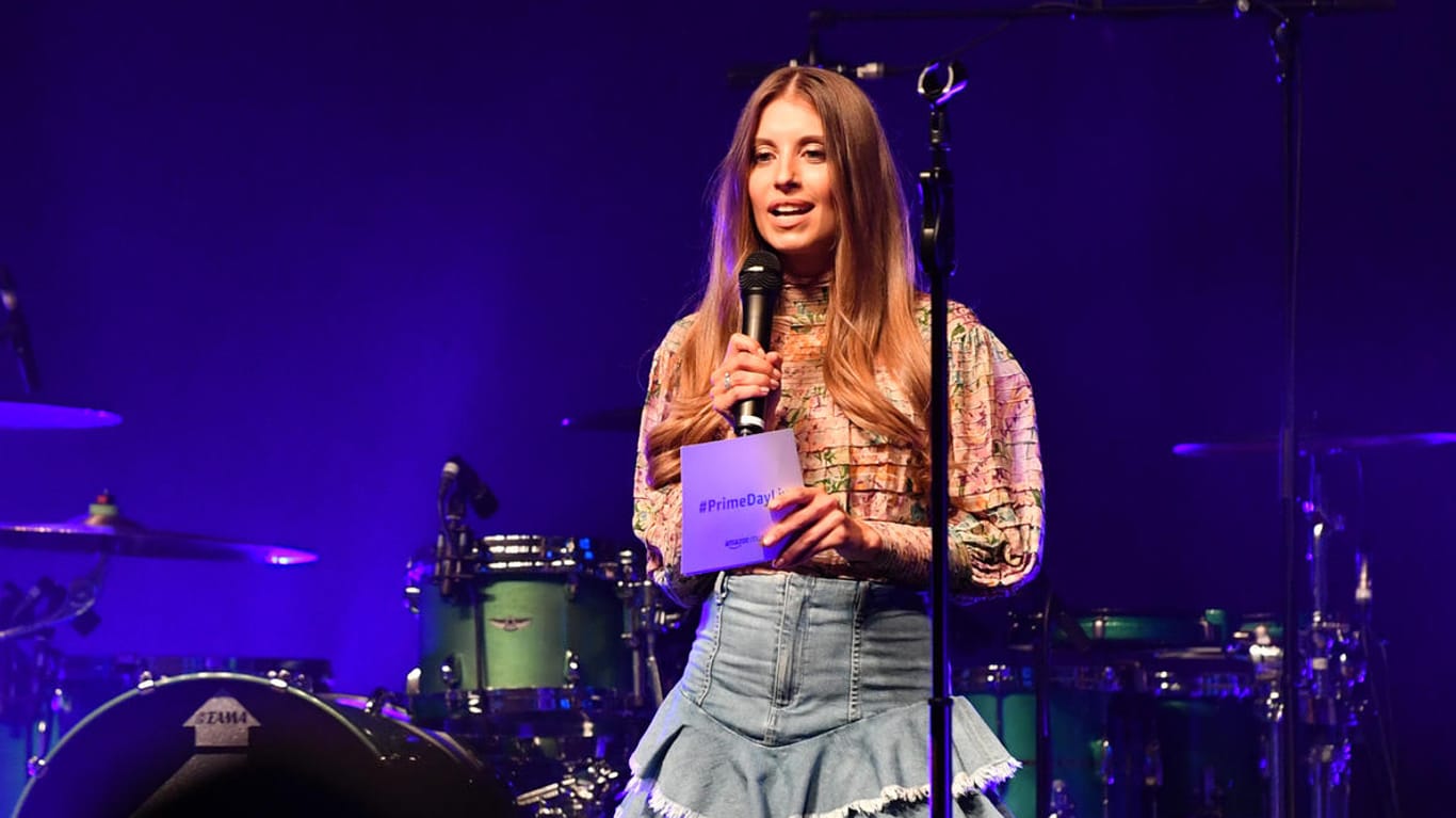 Cathy Hummels: Beim Amazon #PrimeDayLive Event in München stand die 31-Jährige als Moderatorin auf der Bühne.