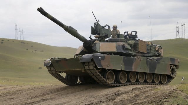Der Deal umfasst unter anderem 108 Panzer vom Typ M1A2T Abrams. Der Deal umfasst unter anderem 108 Panzer vom Typ M1A2T Abrams.